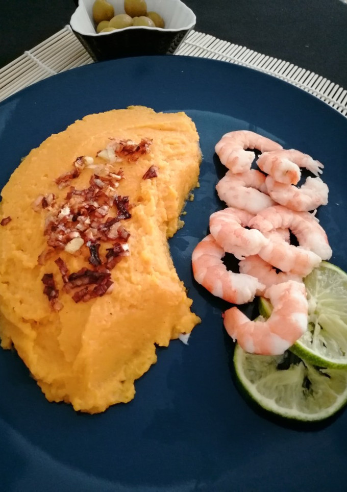 Una foto de Puré de Boniato con crujiente de Puerro