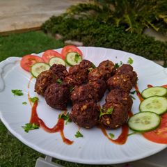 A picture of Qeema pakoray.