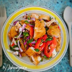 A picture of Yum gai tod (chicken fry salad) thai food.