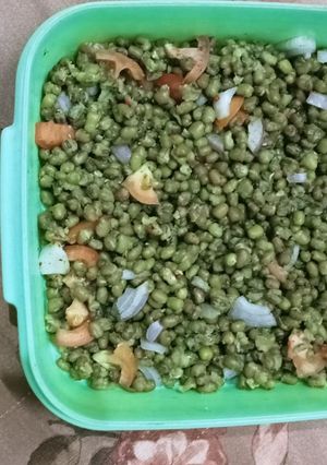 A picture of Moong sprouts.