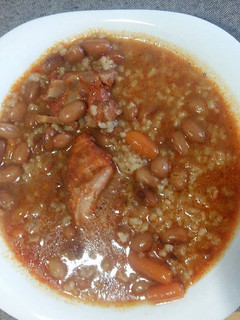 Una foto de Alubias pintas con costilla y arroz