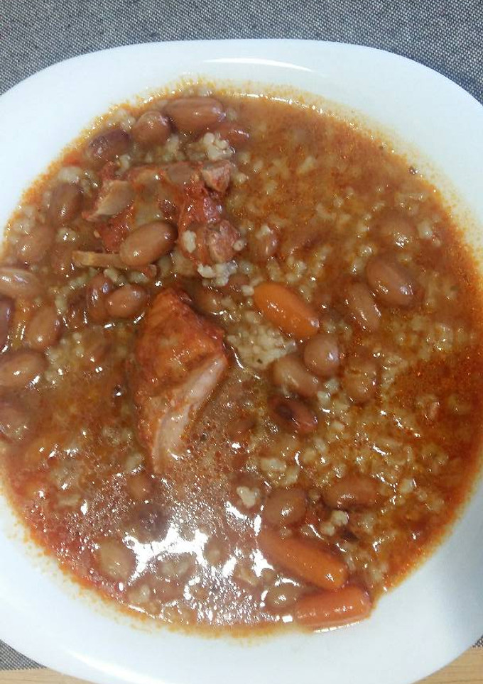 Una foto de Alubias pintas con costilla y arroz