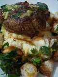 Osobuco con puré y picatostes