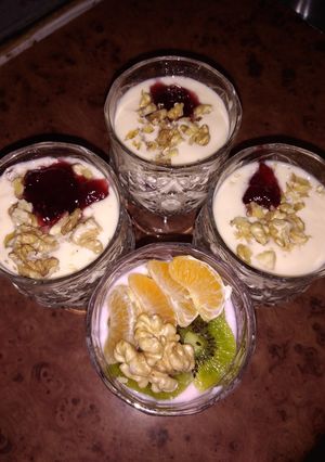 Una foto de Yoghurt - Avena, nueces y mermelada de Frambuesa