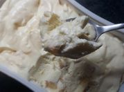 Una foto de helado de crema inglesa