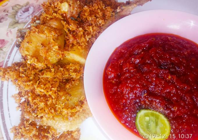 Ayam goreng kelapa sambal terasi