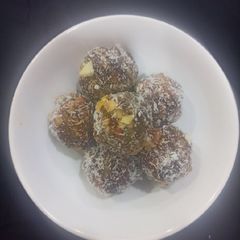 A picture of Walnut dates laddoo.