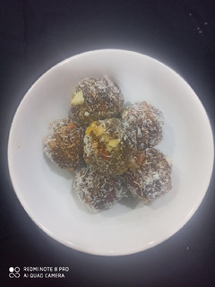 A picture of Walnut dates laddoo.