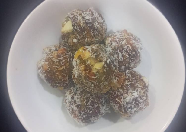 How to Make Yummy Walnut dates laddoo