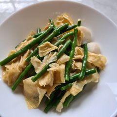 A picture of French bean w Beancurd skin.