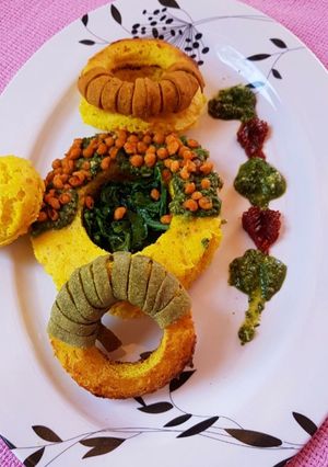 A picture of Baked dhokla doughnuts with spinach sauce.