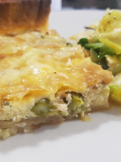 Una foto de Quiche de salmón ahumado y espárragos verdes light