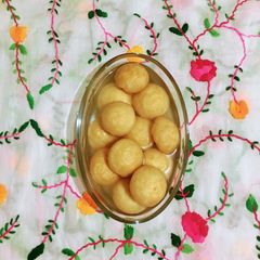 A picture of Ras Bora / Sweet Dumplings.