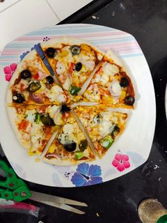 इटालियन पिज़्ज़ा(italian pizza recipe in hindi) रेसिपी मुख्य फोटो