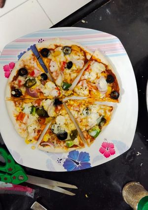 इटालियन पिज़्ज़ा(italian pizza recipe in hindi) रेसिपी मुख्य फोटो