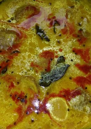 A picture of Besan kadhi.