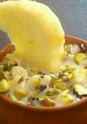 A picture of Apple kesari shahi rabdi.