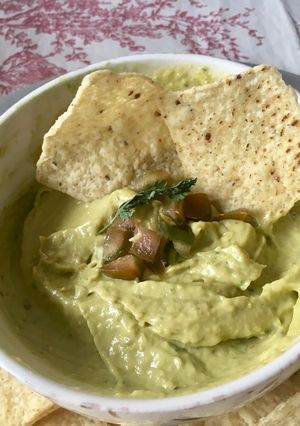 Una foto de Guacamole casero🥑🍟