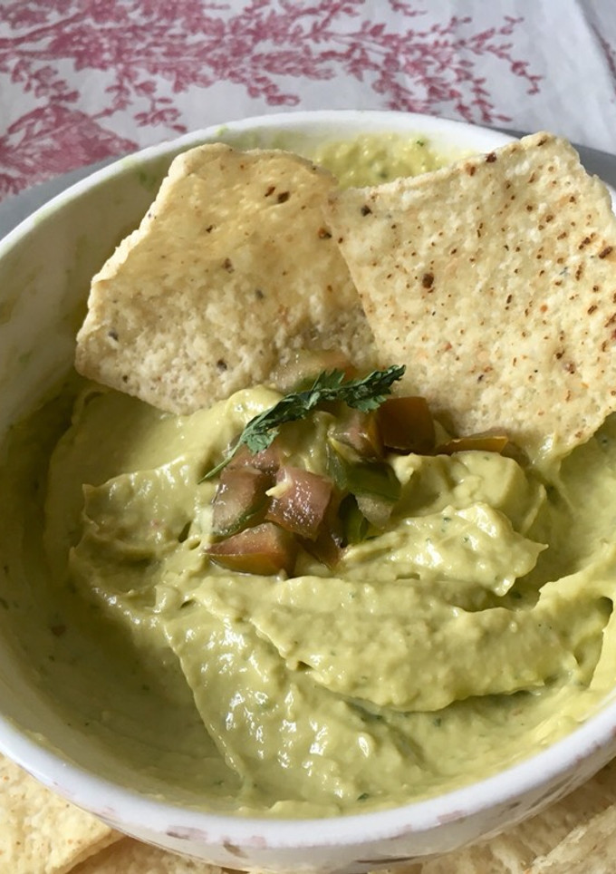 Una foto de Guacamole casero🥑🍟