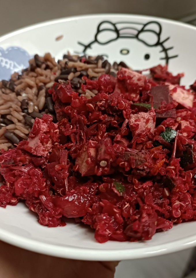 Una foto de Chilli vegano de remolacha y jaca