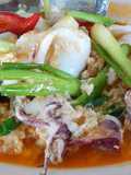 ปลาหมึกผัดผงกะหรี่
