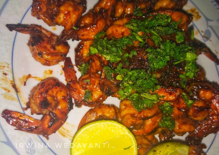 Langkah Mudah untuk Menyiapkan Udang Bakar teflon yang Enak