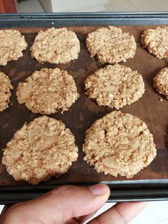 Una foto de Galletas de Avena, Coco, Miel, Quinua y Leche de Almendras