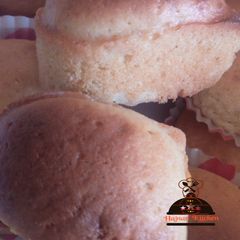 A picture of Frosty Vanilla cupcakes.
