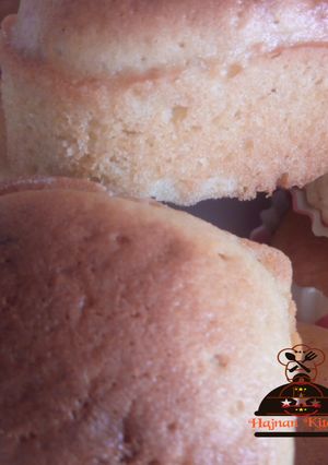 A picture of Frosty Vanilla cupcakes.