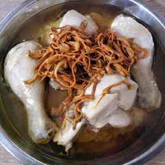 A picture of 虫草花蒸鸡 Steamed Chicken with Cordyceps Flower.