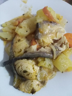 Una foto de Vida sana y con amor Surubi con verduras al vino blanco