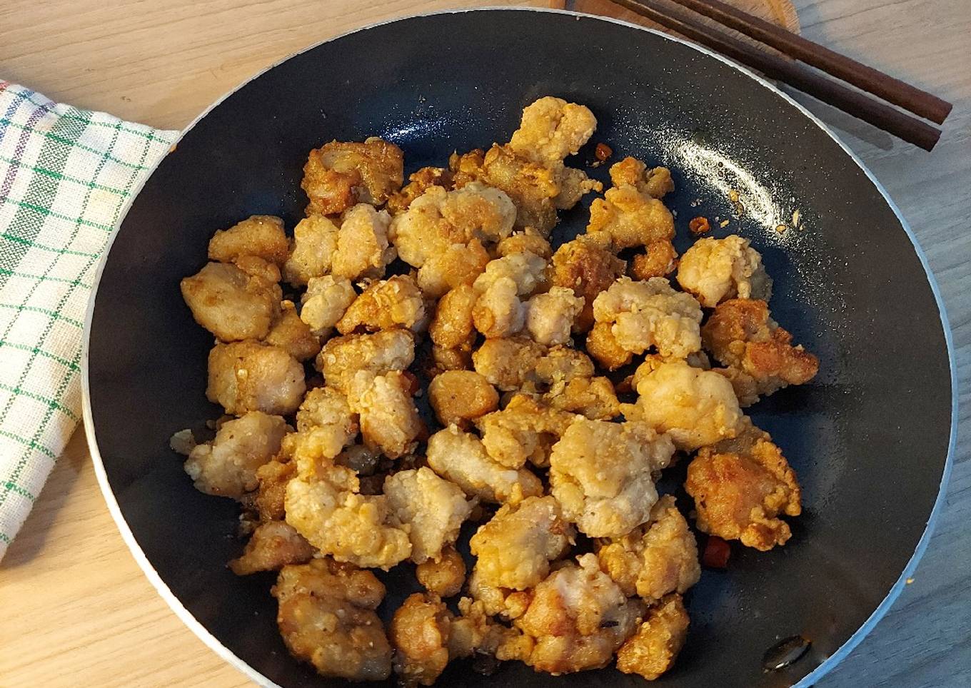 Ayam pok-pok pedas gurih