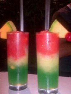Una foto de Tragos sin alcohol para el calor 🍉🍋🍌🍍🥝