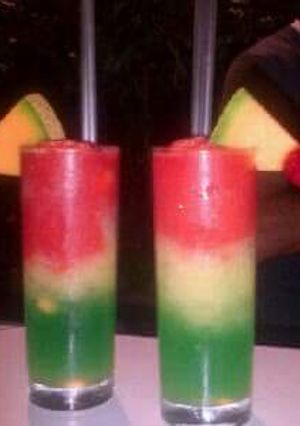 Una foto de Tragos sin alcohol para el calor 🍉🍋🍌🍍🥝
