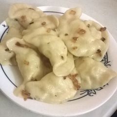 A picture of Varenyky with potato.
