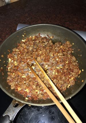 Hình của món Thịt heo bằm cháy mỡ tỏi.