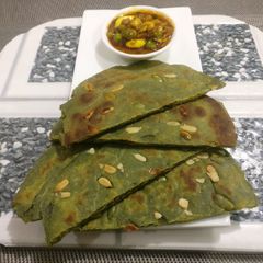 A picture of Bathuwa ke spicey paranthe.