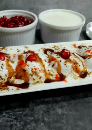 A picture of Dahi vada.