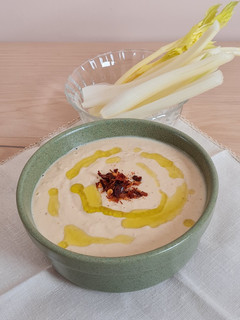 Una foto de Hummus con yogur y sin tahini