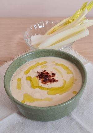 Una foto de Hummus con yogur y sin tahini