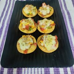 A picture of Papdi pizza bites.