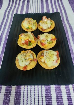 A picture of Papdi pizza bites.
