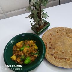 A picture of Aloo bengan.