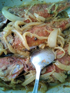 Una foto de Salmonetes encebollados a la mostaza