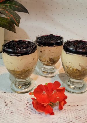 Una foto de Postre frutos del bosque