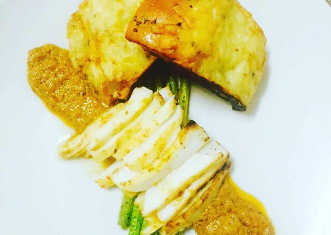 Grilled asparagus and calamari steaks with a Thai sauce