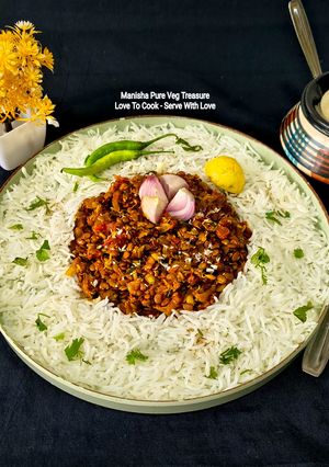 A picture of Sprouted Kulith Usal Bhaat - Sprouted Horse Gram Curry With Rice.