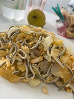 Una foto de Revuelto de gulas