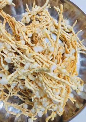 સાબુદાણા બટાકાની સેવ (Sabudana Bataka Sev Recipe In Gujarati) રેસીપી મુખ્ય ફોટો