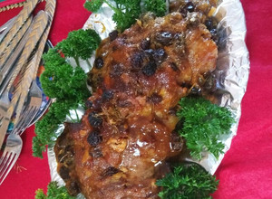 Una foto de Lomo de cerdo con salsa de mango y uvas pasas